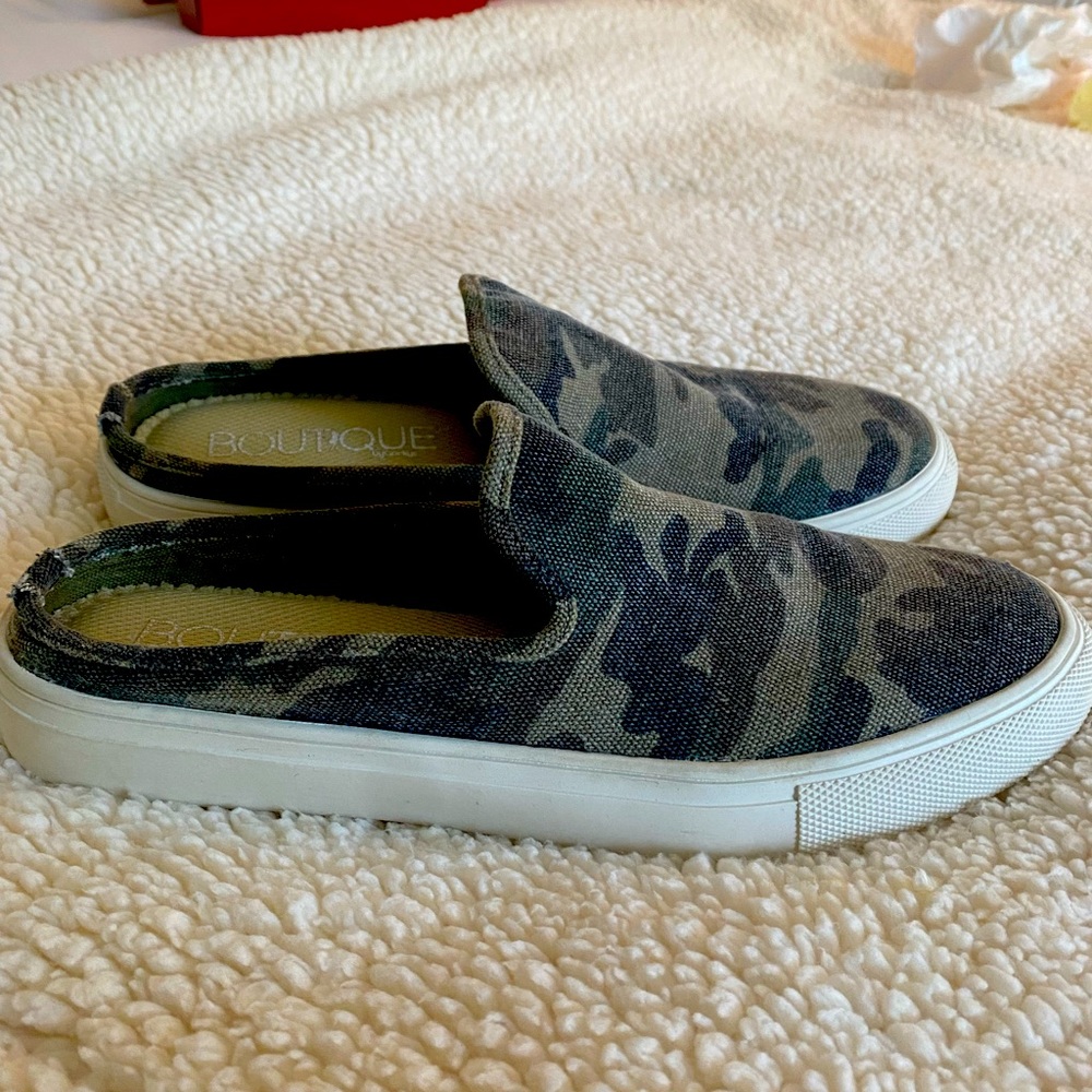 Camo slip on size 8 shoe